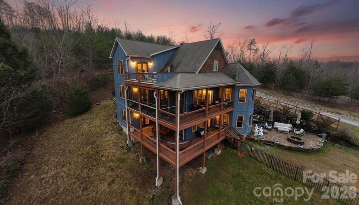 Property Photo: 334 Willow Top Lane NC 28746