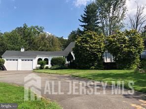 Property Photo:  20 Battlebrook Lane  NJ 08540 
