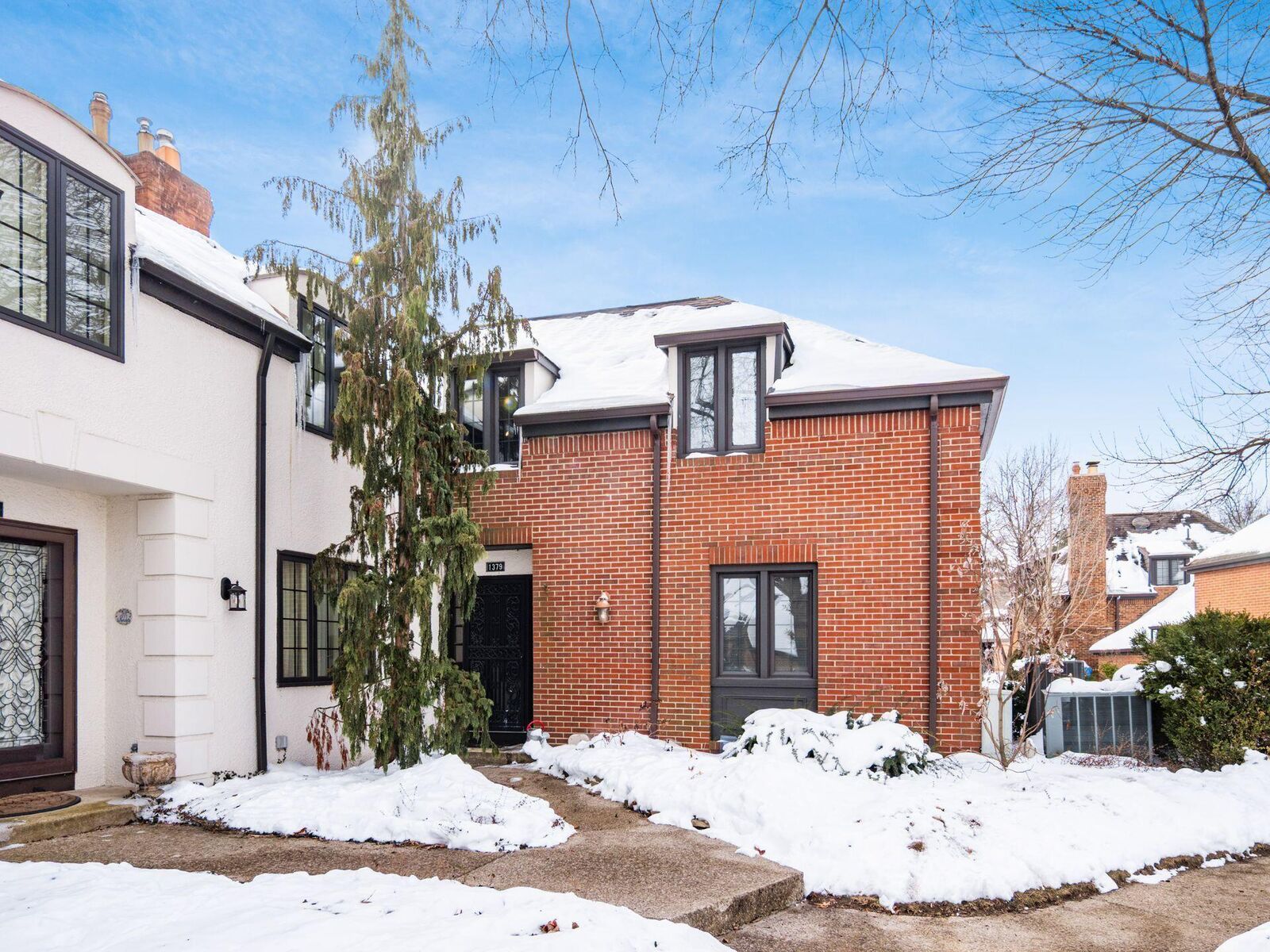 Property Photo: 1379 La Rochelle Drive OH 43221