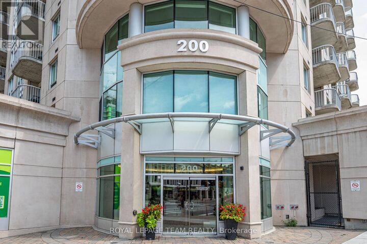 Property Photo:  200 Rideau Street 1704  ON K1N 5Y1 