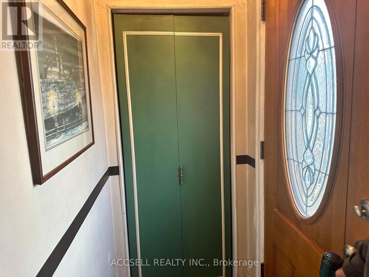 Property Photo:  58 Clegg Street South  ON K1S 0H8 