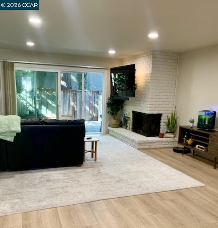 Property Photo:  2129 Ascot Dr 15  CA 94556 