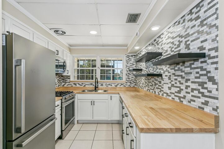 Property Photo:  123 SW Robinwood Drive  FL 32548 