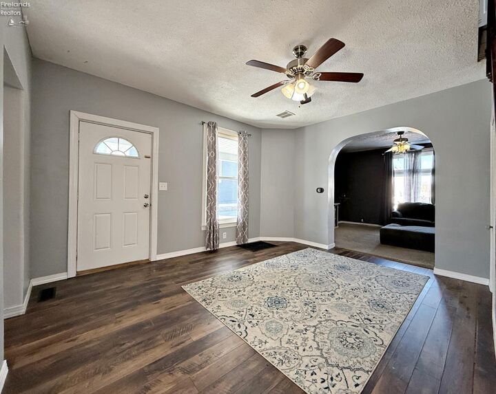 Property Photo:  295 Circular St  OH 44883 