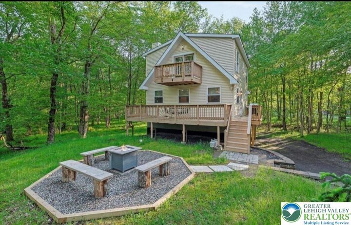 Property Photo:  204 Yuma Trail  PA 18347 