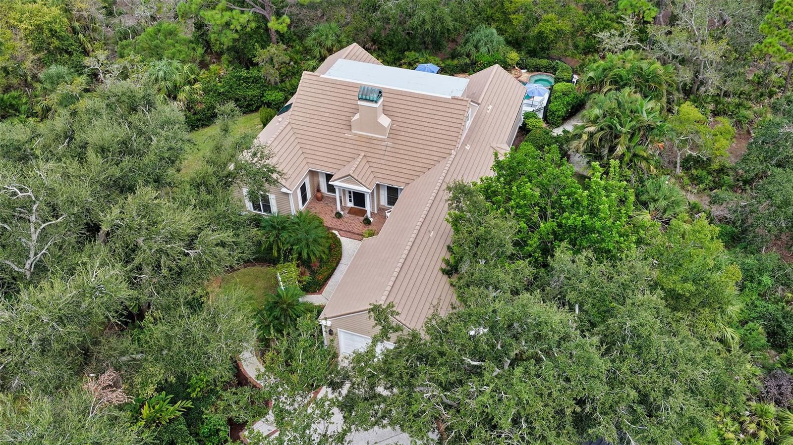 Property Photo:  156 Bishopscourt Road  FL 34229 