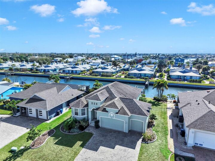 Property Photo:  916 Spindle Palm Way  FL 33572 