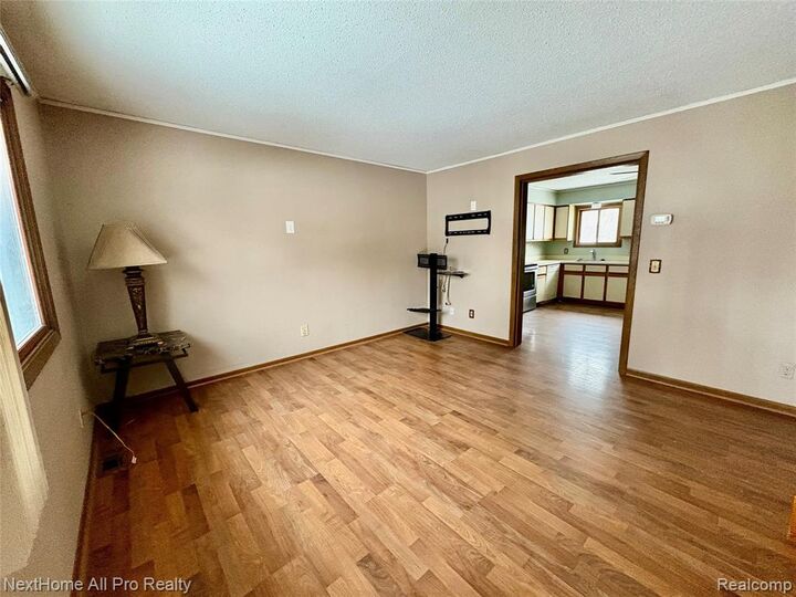 Property Photo:  38032 Hixford Place  MI 48185 3392 