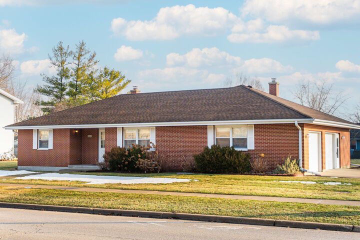 Property Photo:  844 S 7th Street  IL 60115 