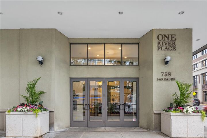 Property Photo:  758 N Larrabee Street 519  IL 60654 