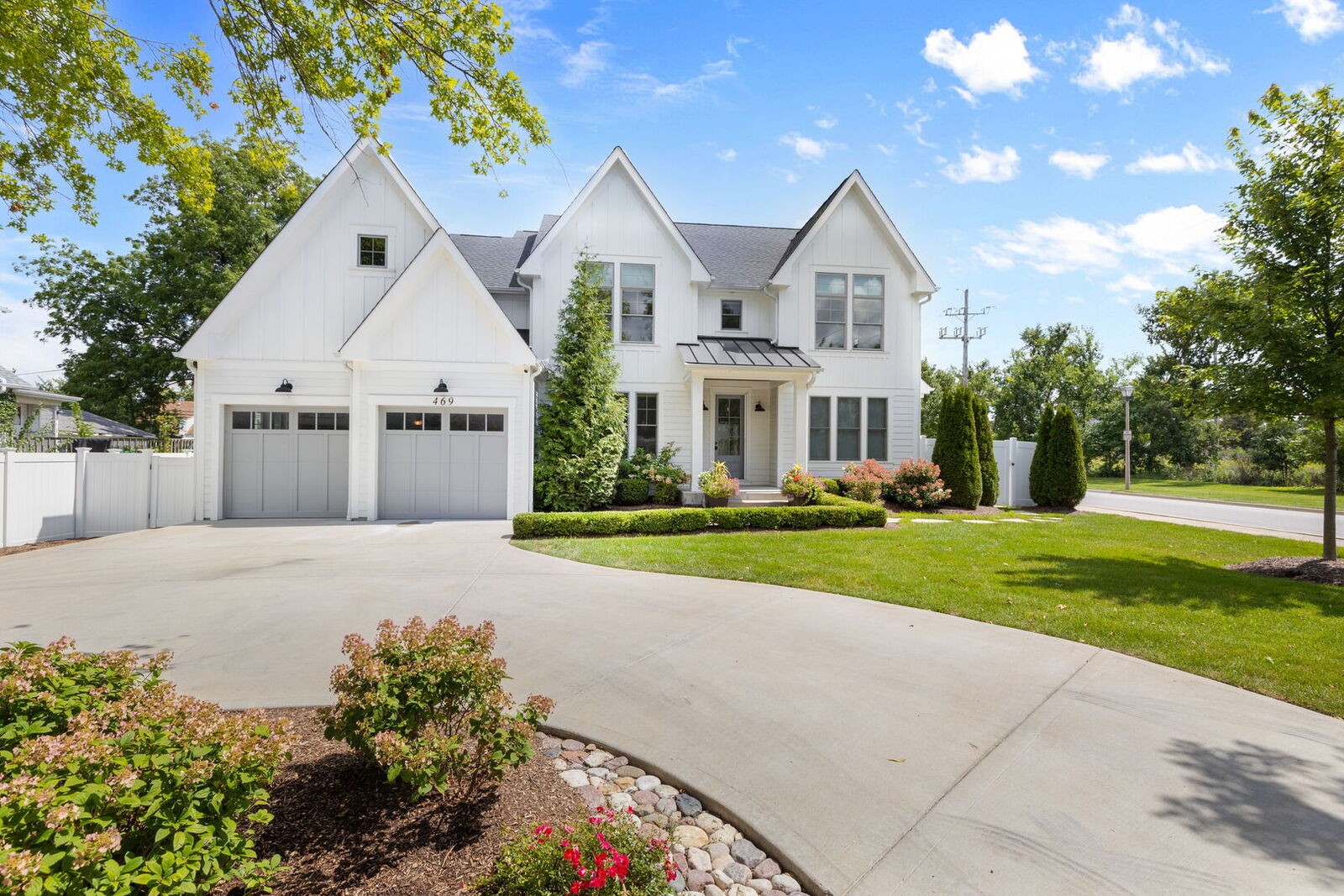 Property Photo:  469 S Sunnyside Avenue  IL 60126 