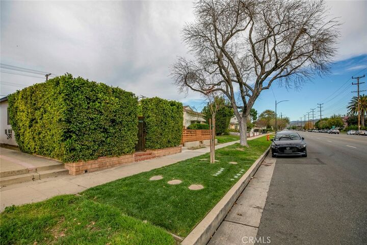 Property Photo:  1423 N Hollywood  CA 91505 