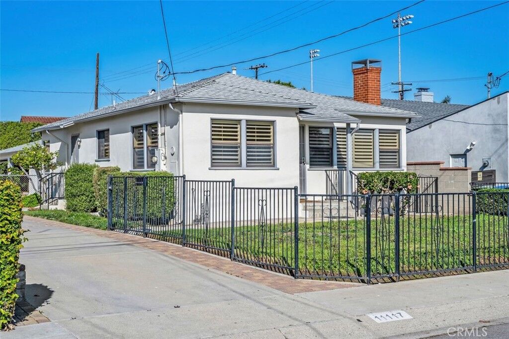 Property Photo:  11117 Greenlawn  CA 90230 