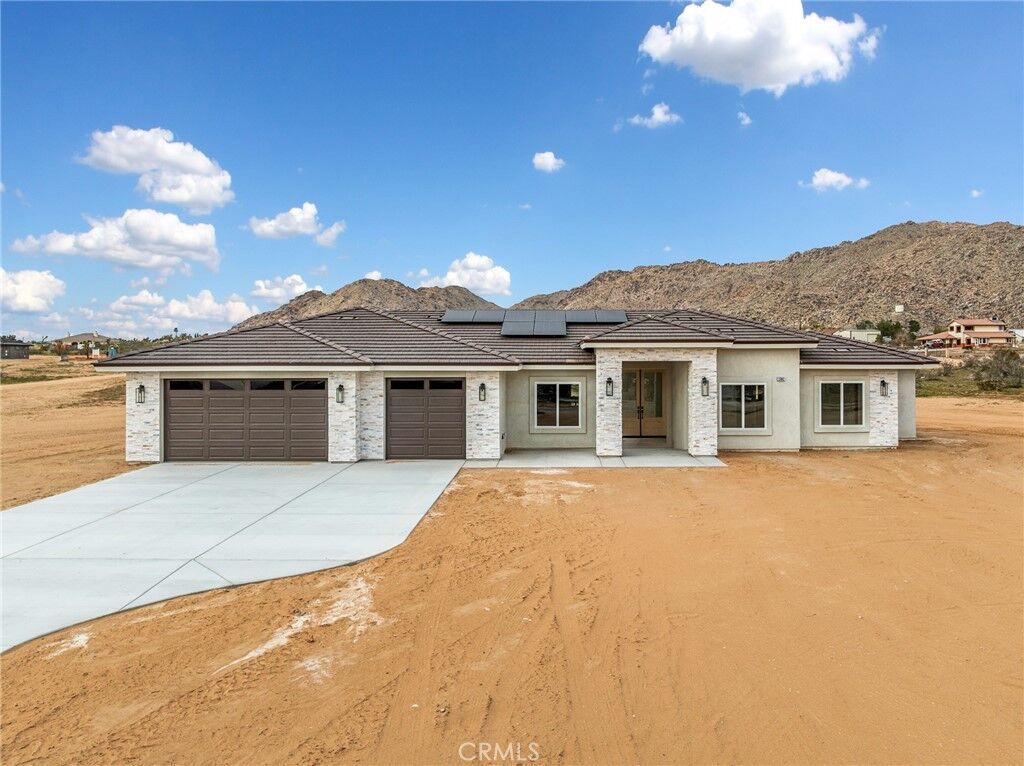 Property Photo:  23842 Cahuilla  CA 92307 