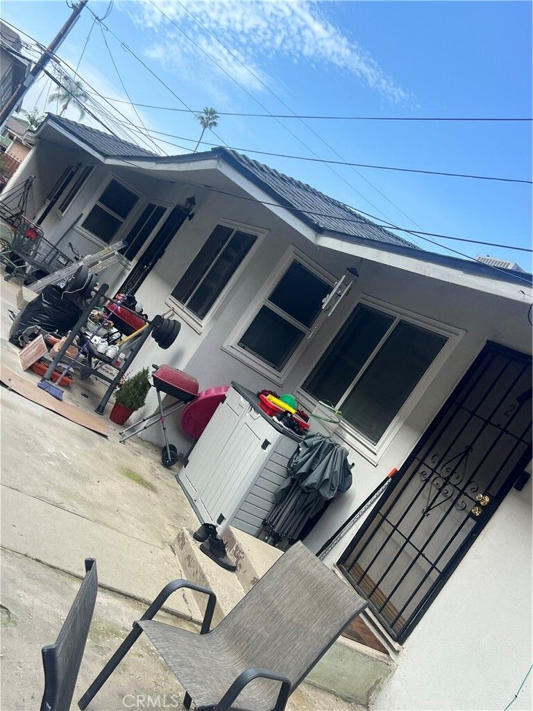 Property Photo:  713 S Flower  CA 90301 