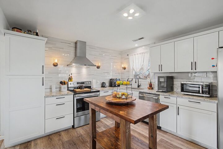 Property Photo: 100 Dellrose Dr TN 37214