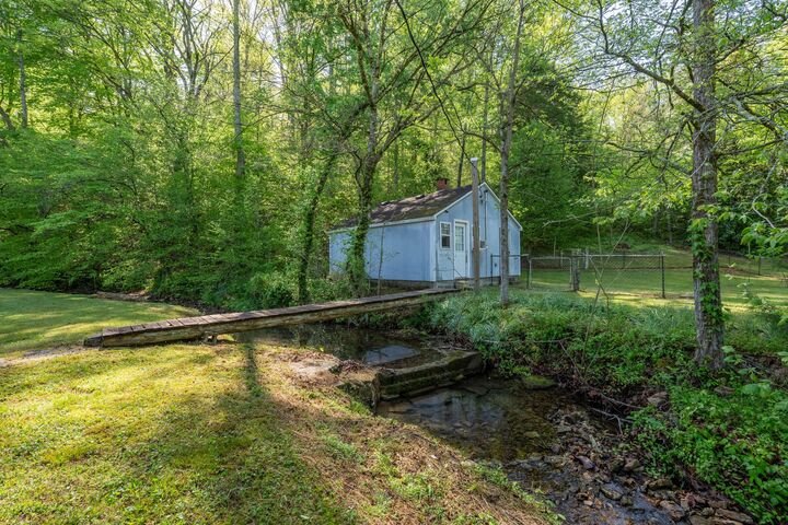 Property Photo:  3795 Wayland Springs Rd  TN 38463 