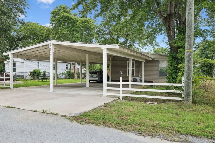 Property Photo:  613 Sycamore Ln  TN 37086 