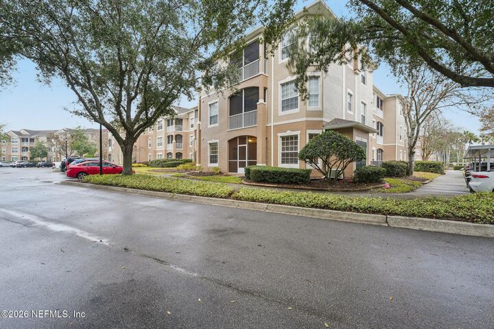 Property Photo:  7990 Baymeadows Road E 1001  FL 32256 
