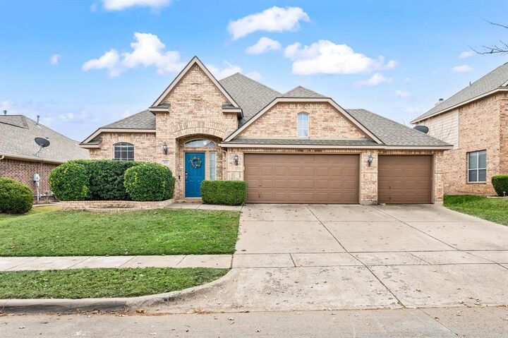 Property Photo:  833 Hemlock Trail  TX 76131 