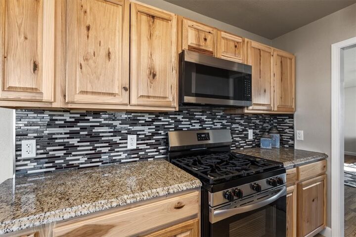 Property Photo:  807 N 14th Place  AR 72756 