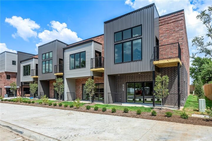 Property Photo: 949 SE 10th Street AR 72712