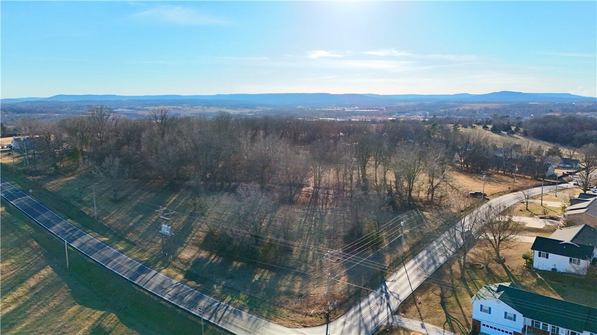 Property Photo:  1424 Cottonwood Road  AR 72601 