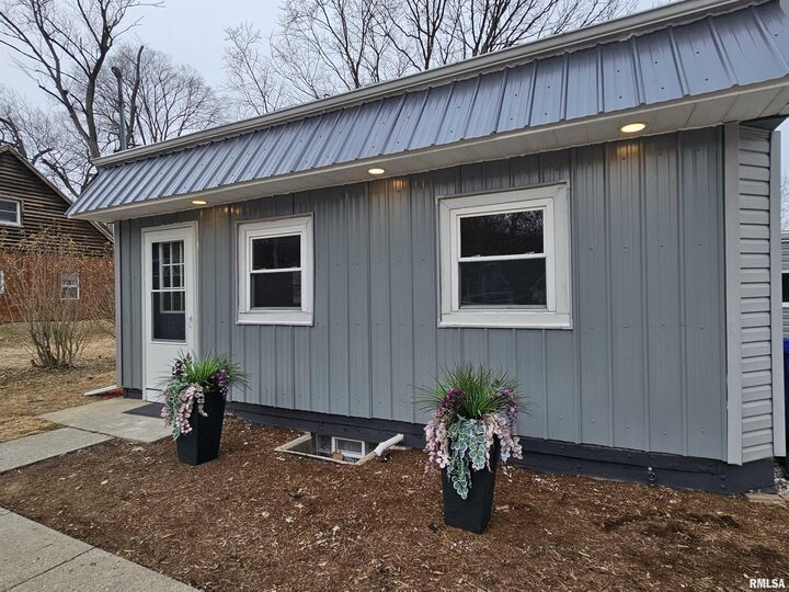 Property Photo:  2115 E Riverview Court  IL 61616 