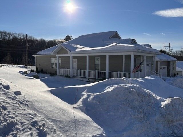 Property Photo:  61 Spring Hill Dr 61  MA 01569 