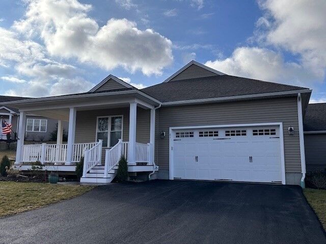 Property Photo:  61 Spring Hill Dr 61  MA 01569 