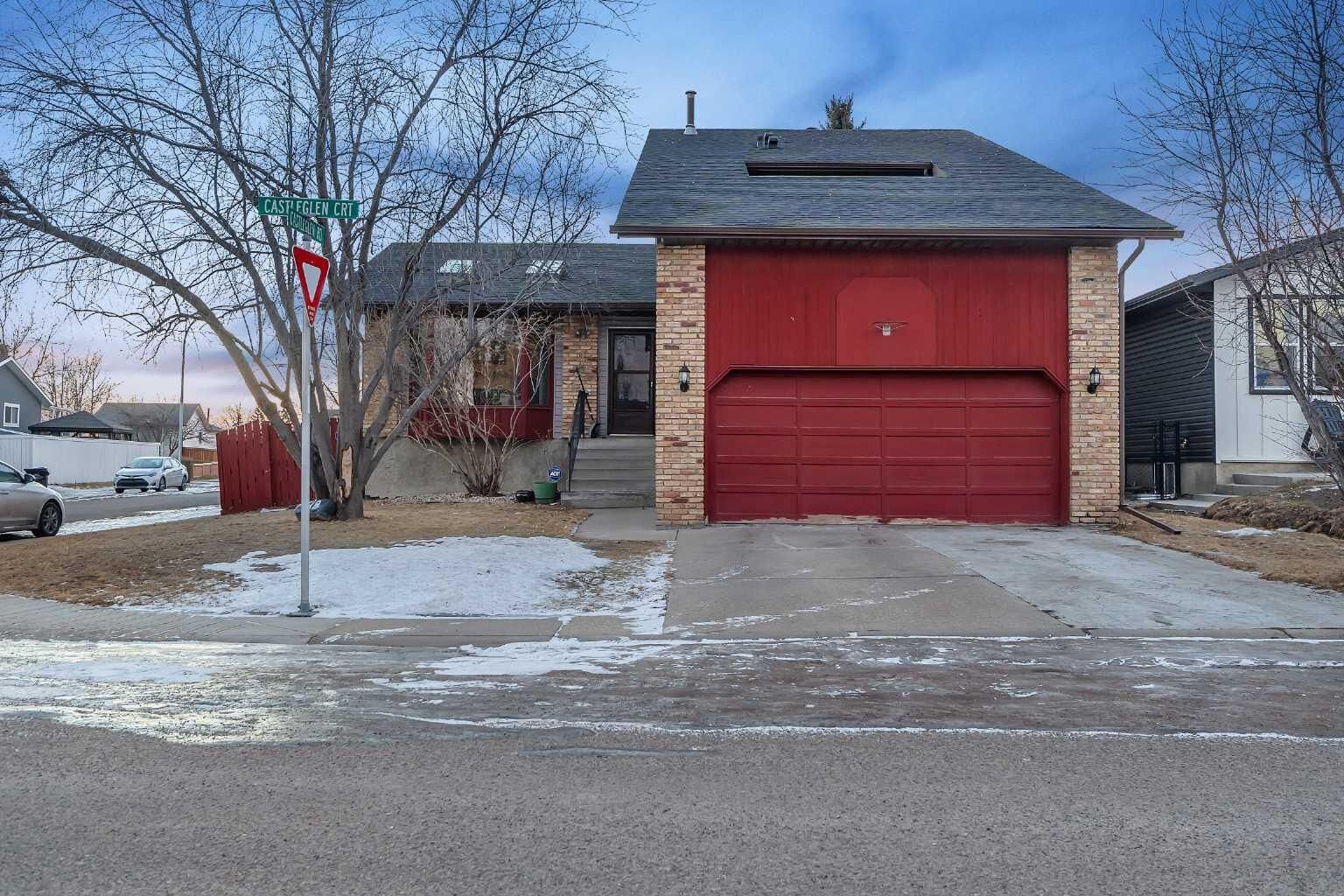 Property Photo: 48 Castleglen Court NE AB T3J 2B8