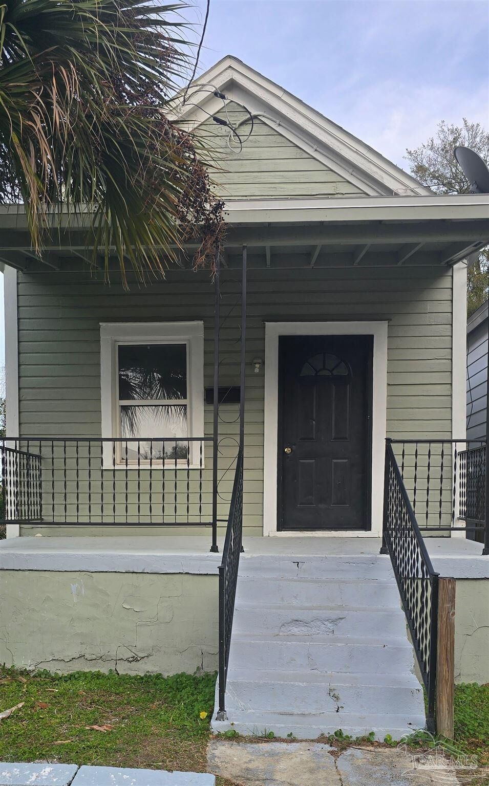 Property Photo: 510 N G St FL 32501
