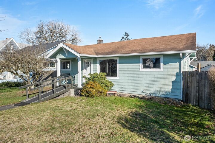 Property Photo:  438  Front Avenue  WA 98611 