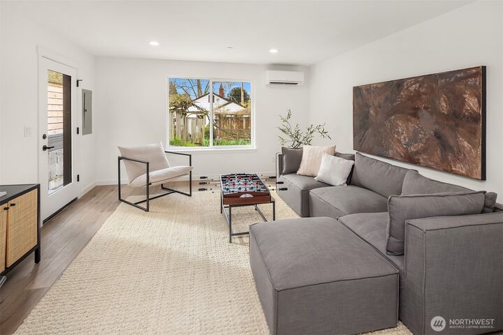 Property Photo:  333 NW 47th Street C  WA 98107 