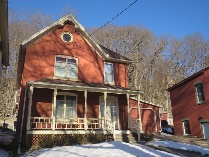 Property Photo: 418 Broadway IL 61036