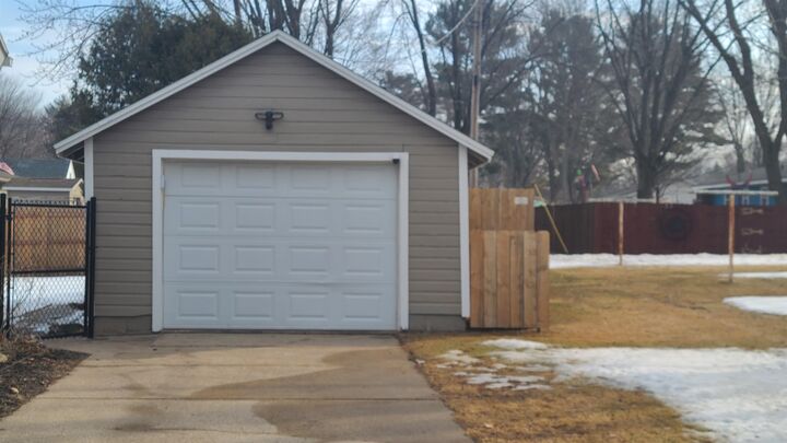 Property Photo:  1140 S Evergreen Street  WI 54166-3512 