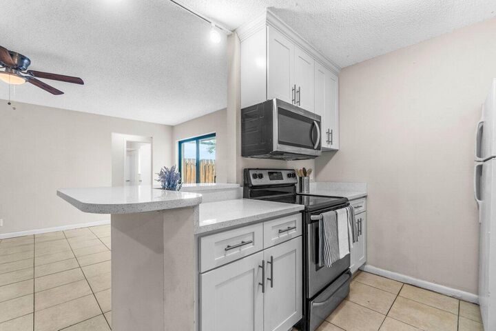 Property Photo:  16 Crossings Circle D  FL 33435 