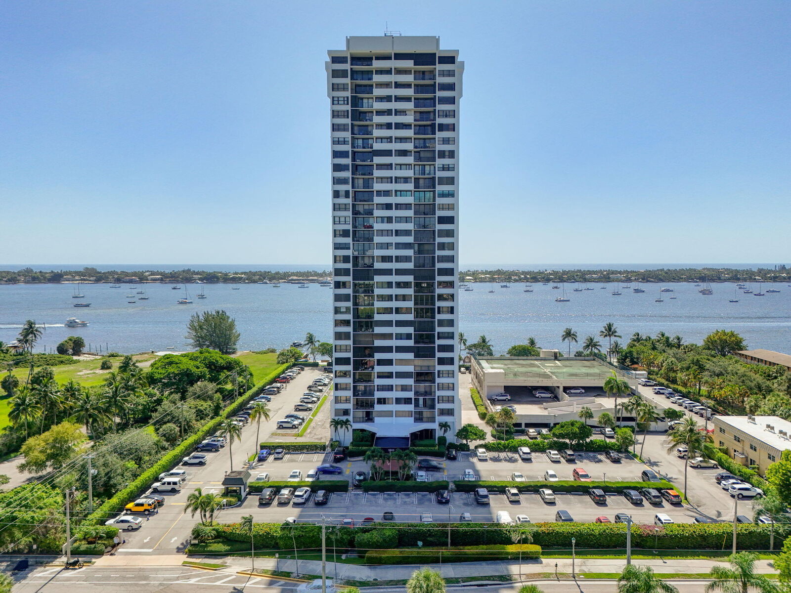 Property Photo:  5600 N Flagler Drive 2703  FL 33407 