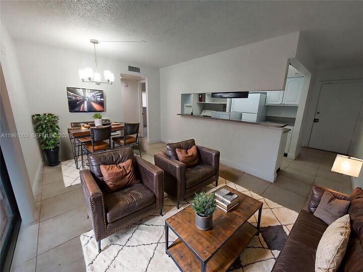 Property Photo:  4463 Treehouse Ln D  FL 33319 