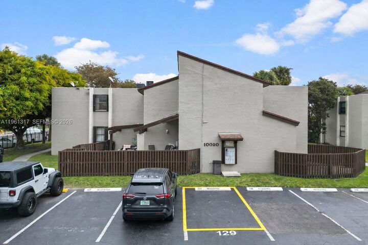 Property Photo:  10020 NW 9th St Cir 202  FL 33172 