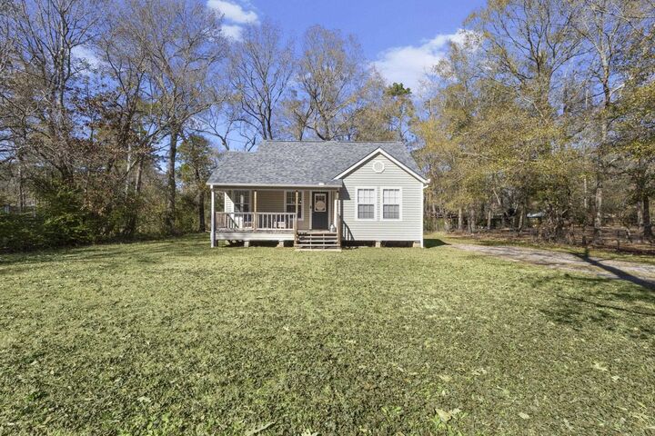 Property Photo: 410 Hillcrest TX 77657