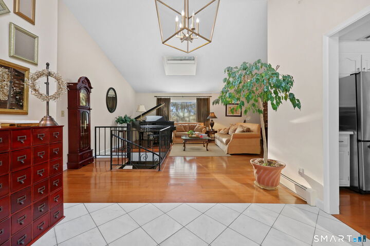 Property Photo:  15 Glenarden Road  CT 06611 
