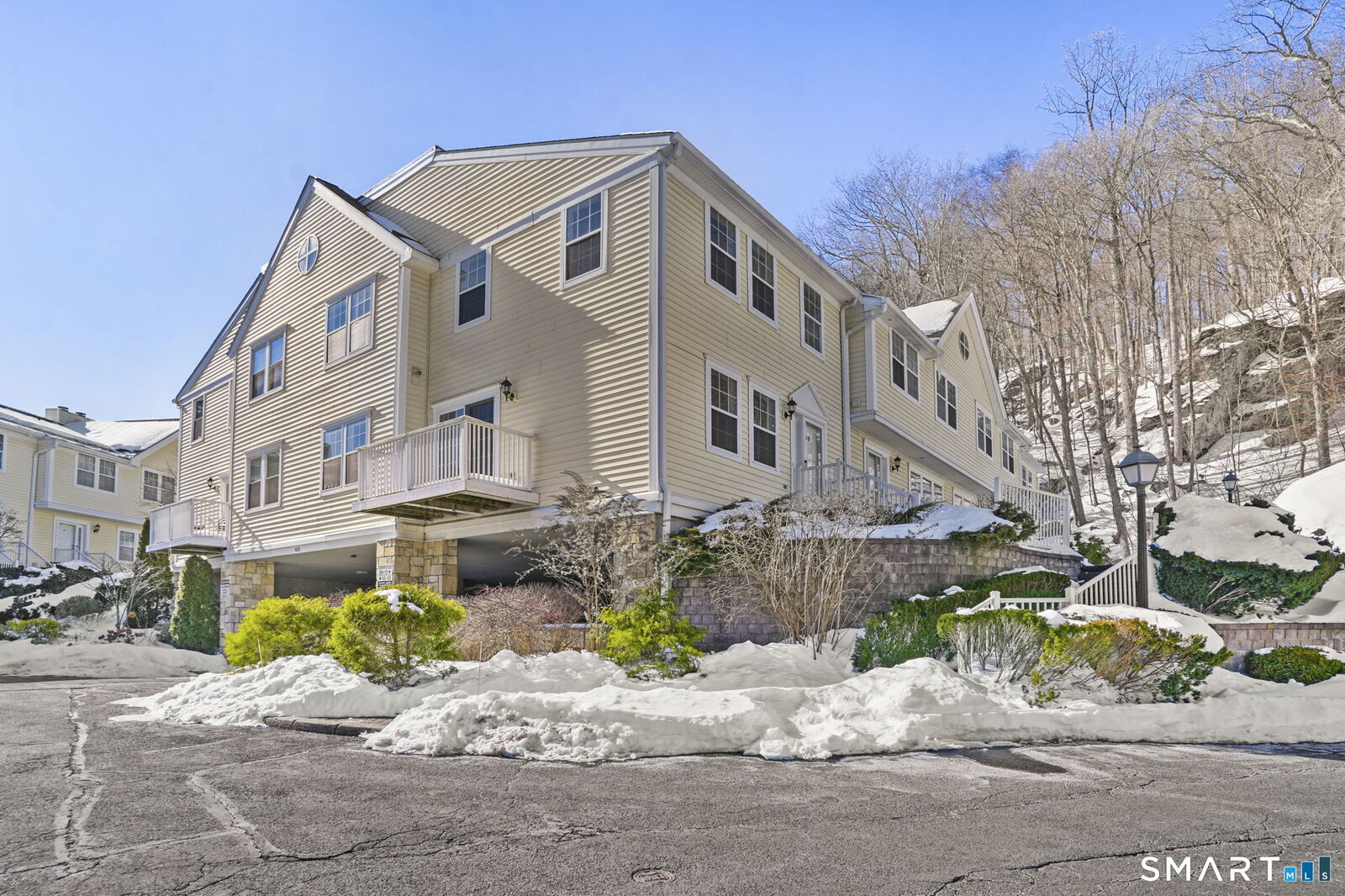 Property Photo:  631 Danbury Road Apt 28  CT 06877 