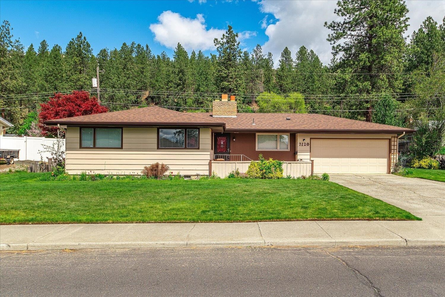Property Photo:  7120 N Audubon Dr  WA 99208-4517 