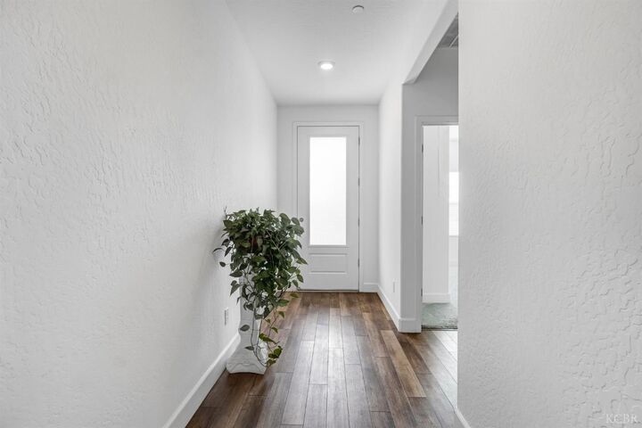 Property Photo:  102 E Tyler Avenue  CA 93291 