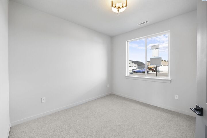 Property Photo:  2914 E Helena St  WA 99301 