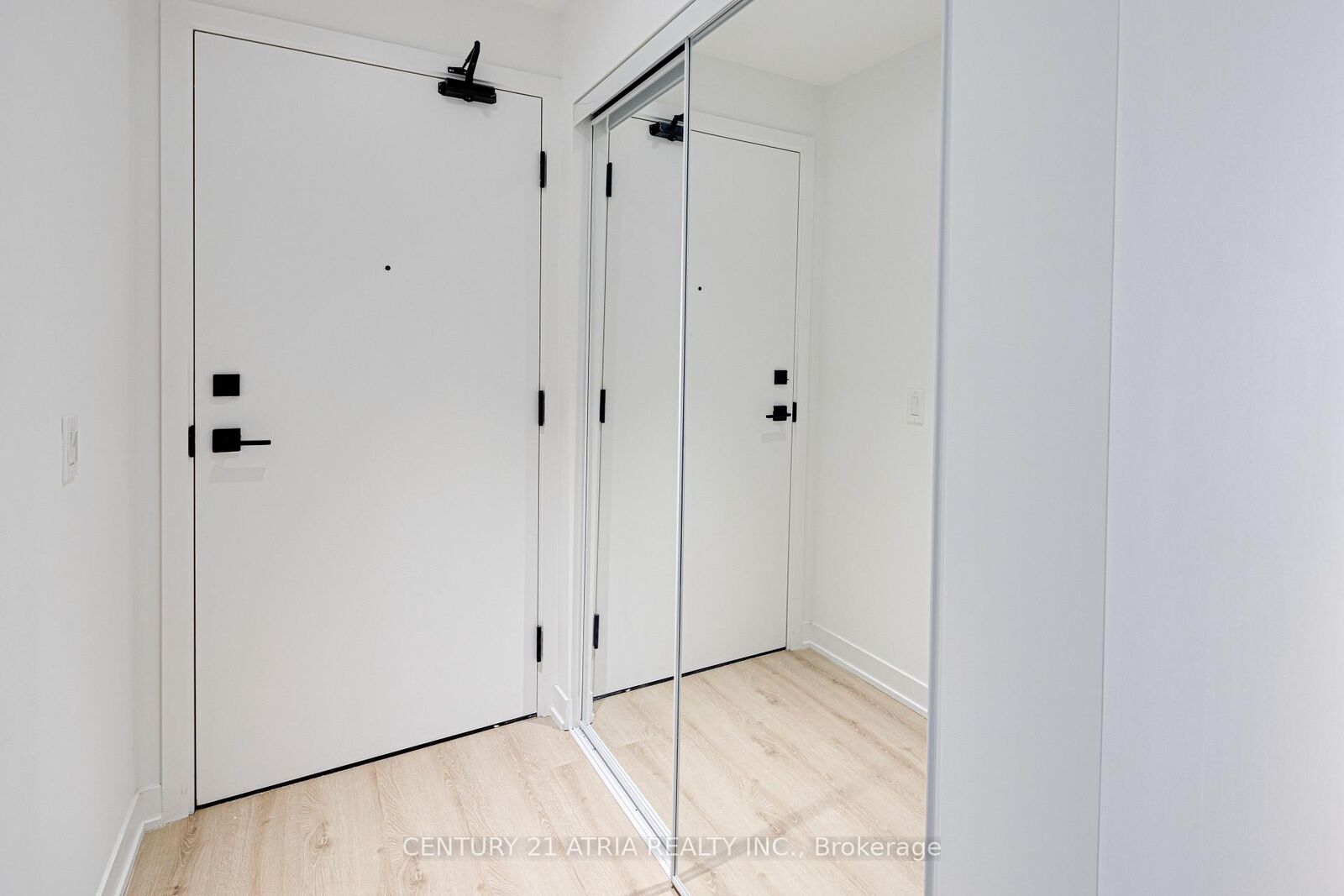 Property Photo: 319 Jarvis Street 2515 ON M5B 0C8