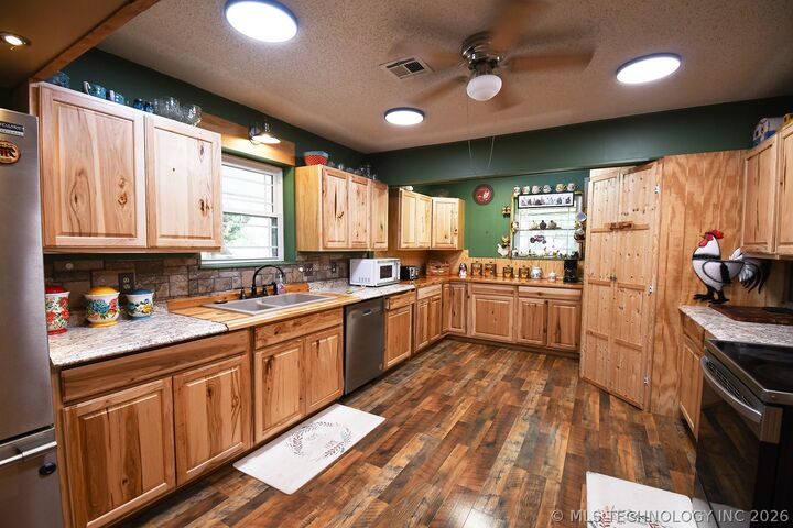 Property Photo:  1108 Maple Lane  OK 74462 