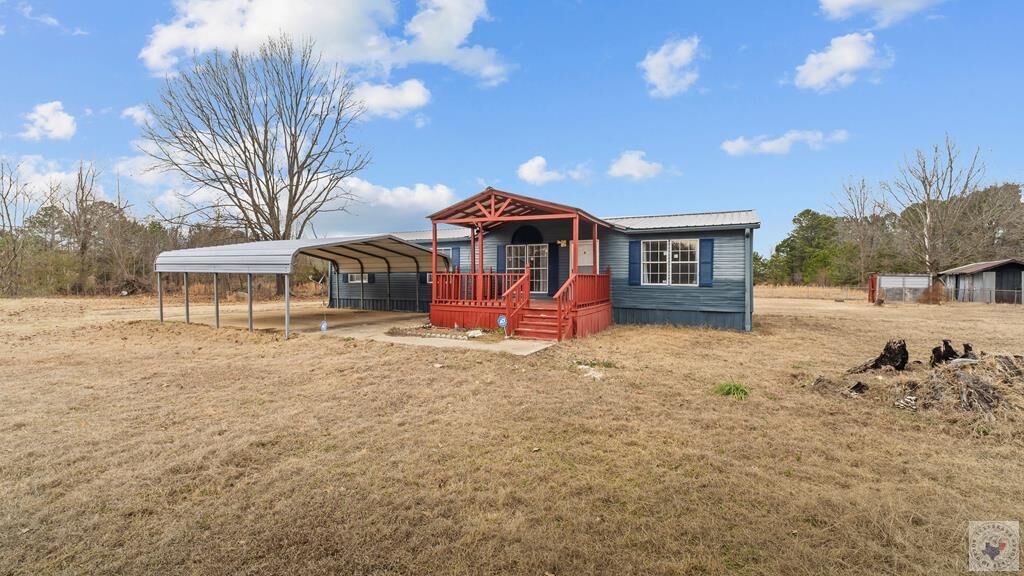 Property Photo: 820 County Road 3676 TX 75572