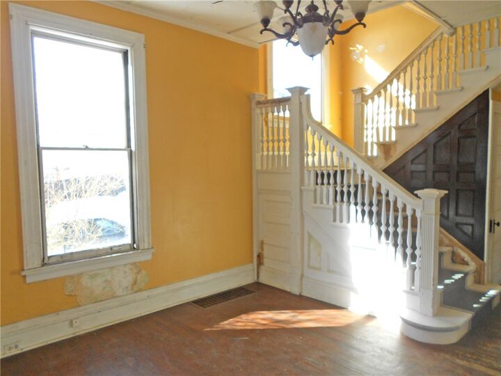 Property Photo:  601 Locust Pl  PA 15143 